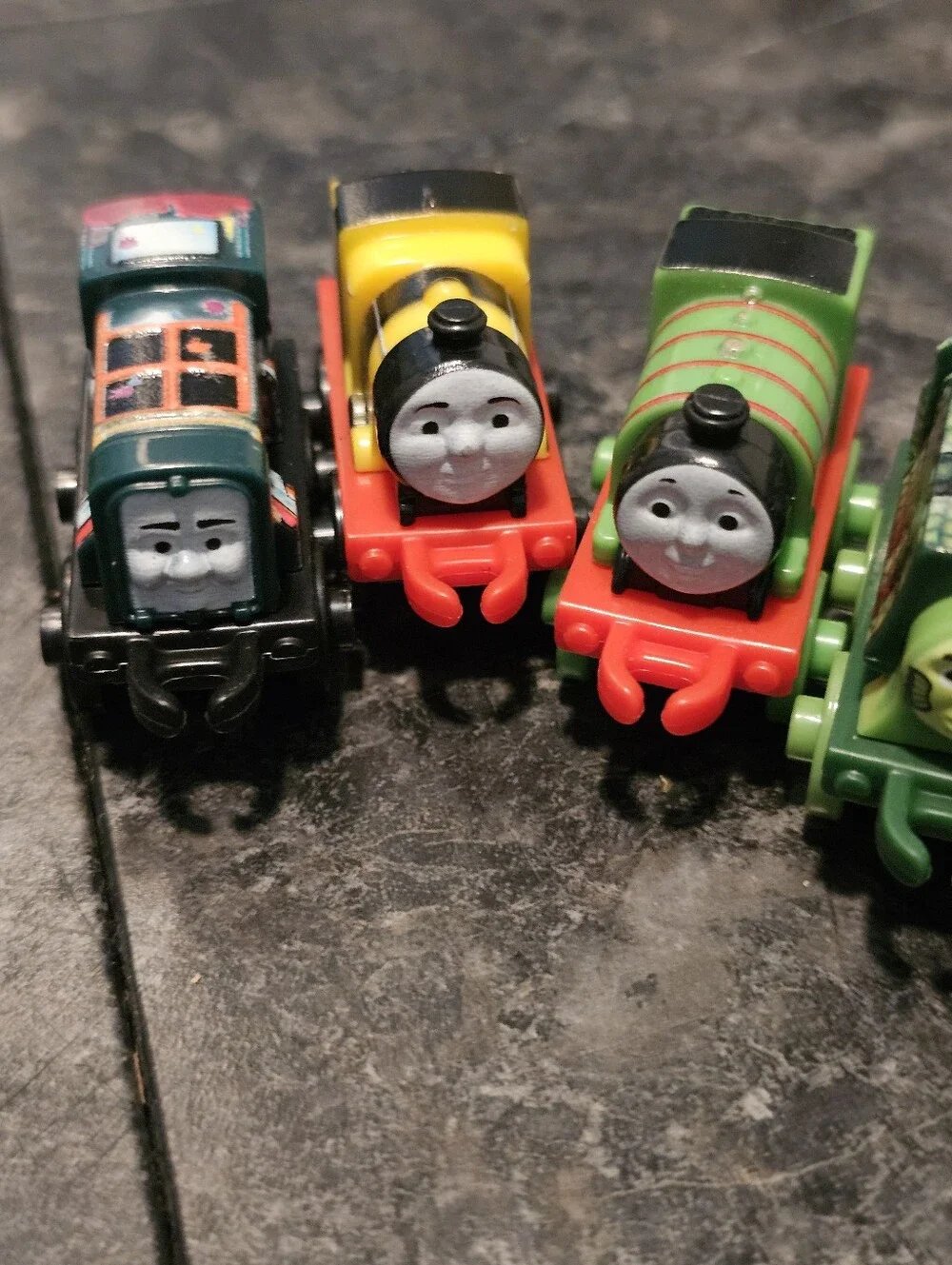 Thomas and Friends Minis Boost 'N Blast Stunt 12 Mini Trains Incomplete Works!